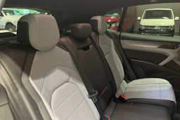 algarve blue metalli Porsche Cayenne 2026 kuva 26.
