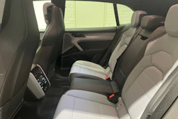 algarve blue metalli Porsche Cayenne 2026 kuva 28.