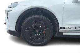 valkoinen Porsche Cayenne 2026 kuva 8.