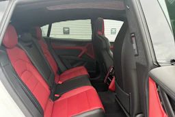valkoinen Porsche Cayenne 2026 kuva 11.