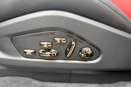valkoinen Porsche Cayenne 2026 kuva 15.