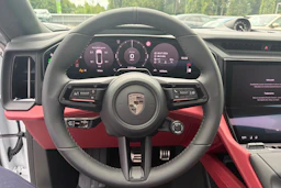 valkoinen Porsche Cayenne 2026 kuva 16.