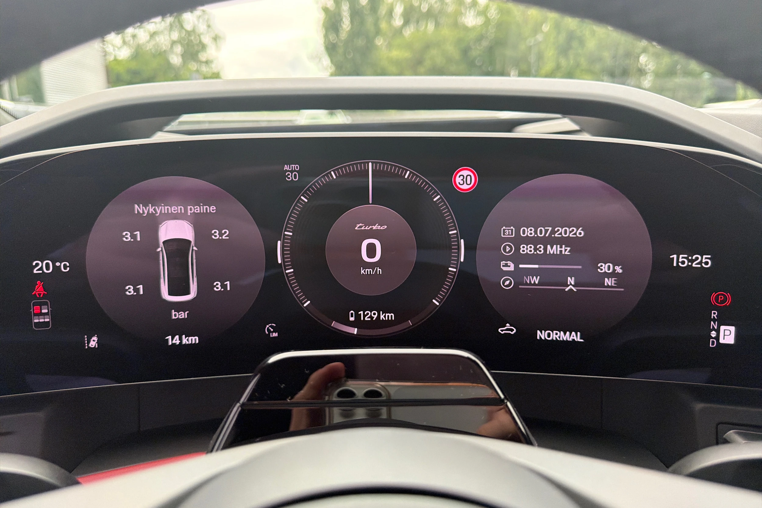 valkoinen Porsche Cayenne 2026 kuva 18.