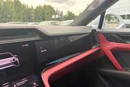 valkoinen Porsche Cayenne 2026 kuva 21.