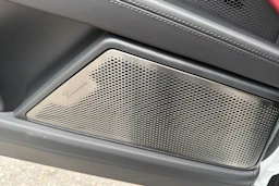 valkoinen Porsche Cayenne 2026 kuva 24.