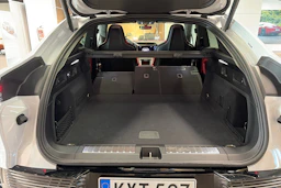 valkoinen Porsche Cayenne 2026 kuva 29.