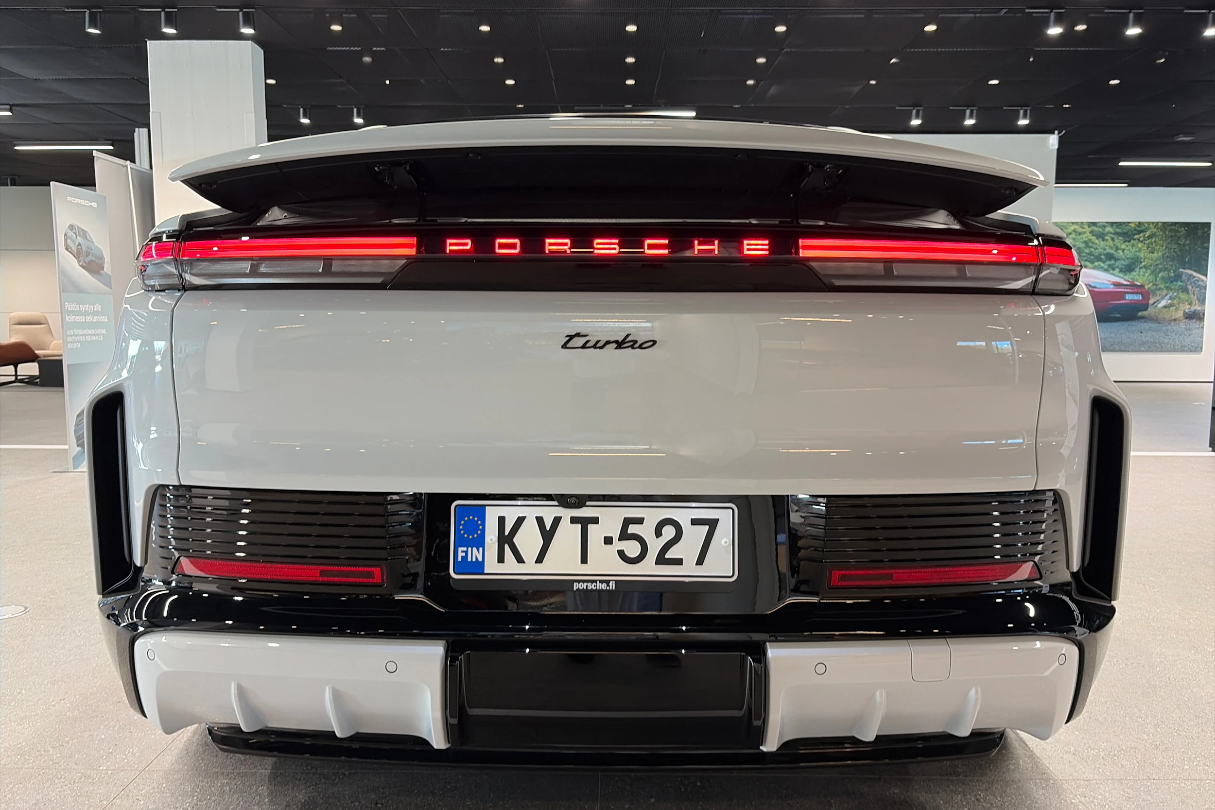 valkoinen Porsche Cayenne 2026 kuva 31.
