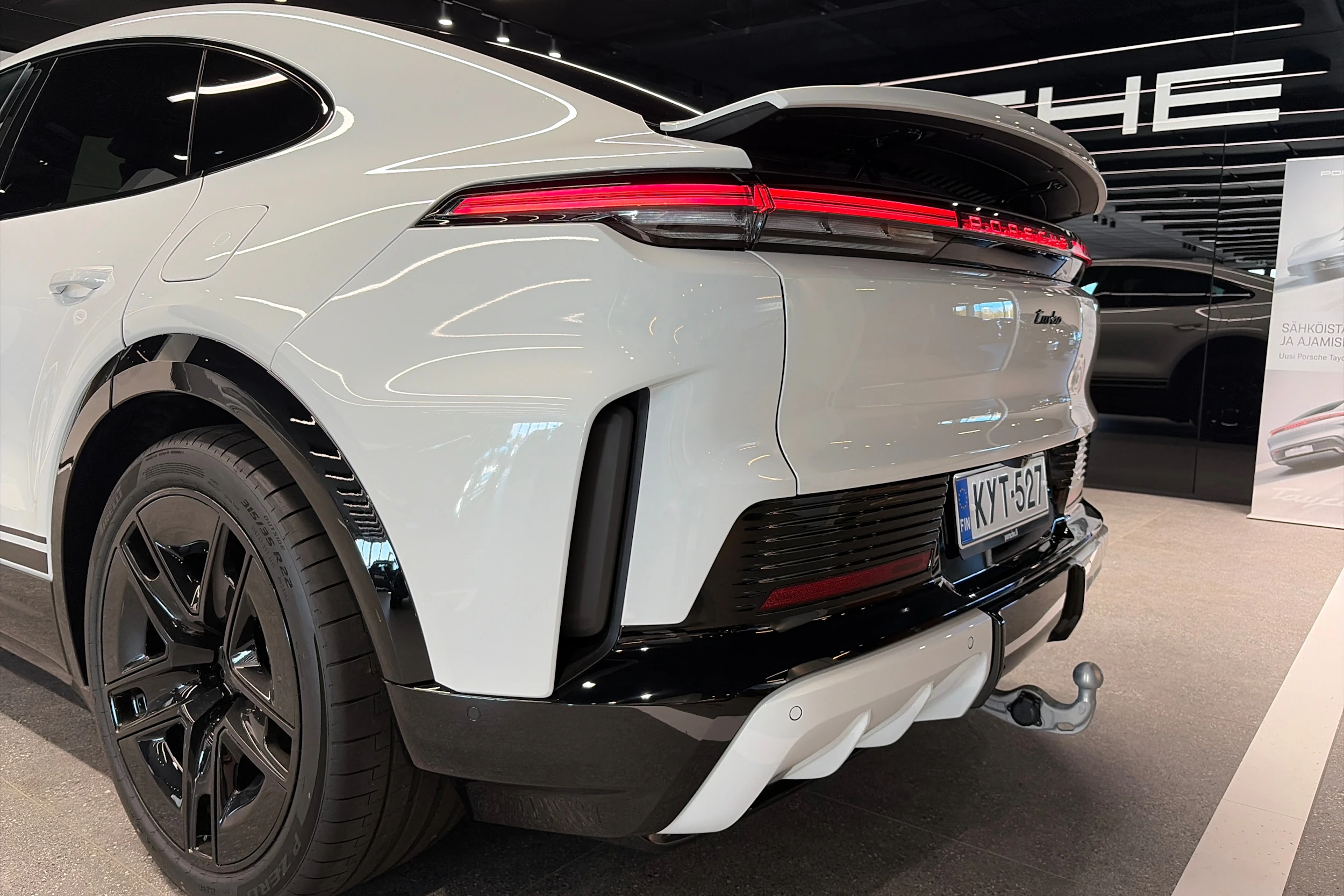 valkoinen Porsche Cayenne 2026 kuva 32.