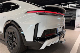 valkoinen Porsche Cayenne 2026 kuva 32.