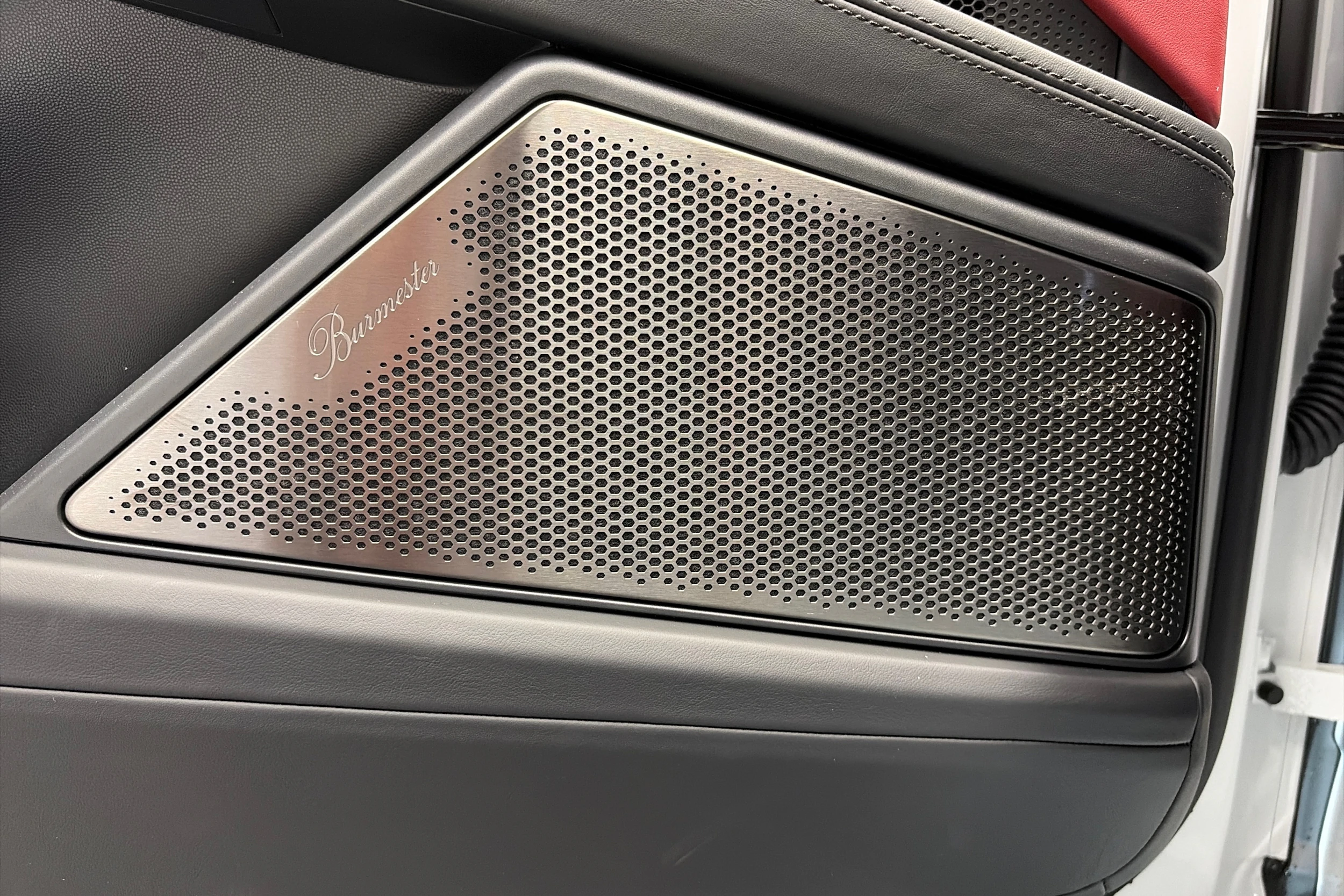 valkoinen Porsche Cayenne 2026 kuva 34.