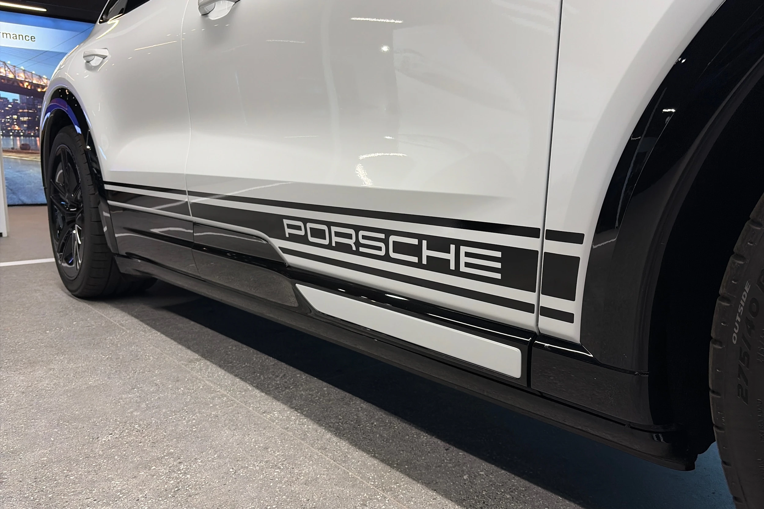 valkoinen Porsche Cayenne 2026 kuva 35.