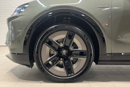 vihreä Porsche Cayenne 2026 kuva 8.