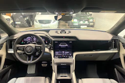 vihreä Porsche Cayenne 2026 kuva 9.