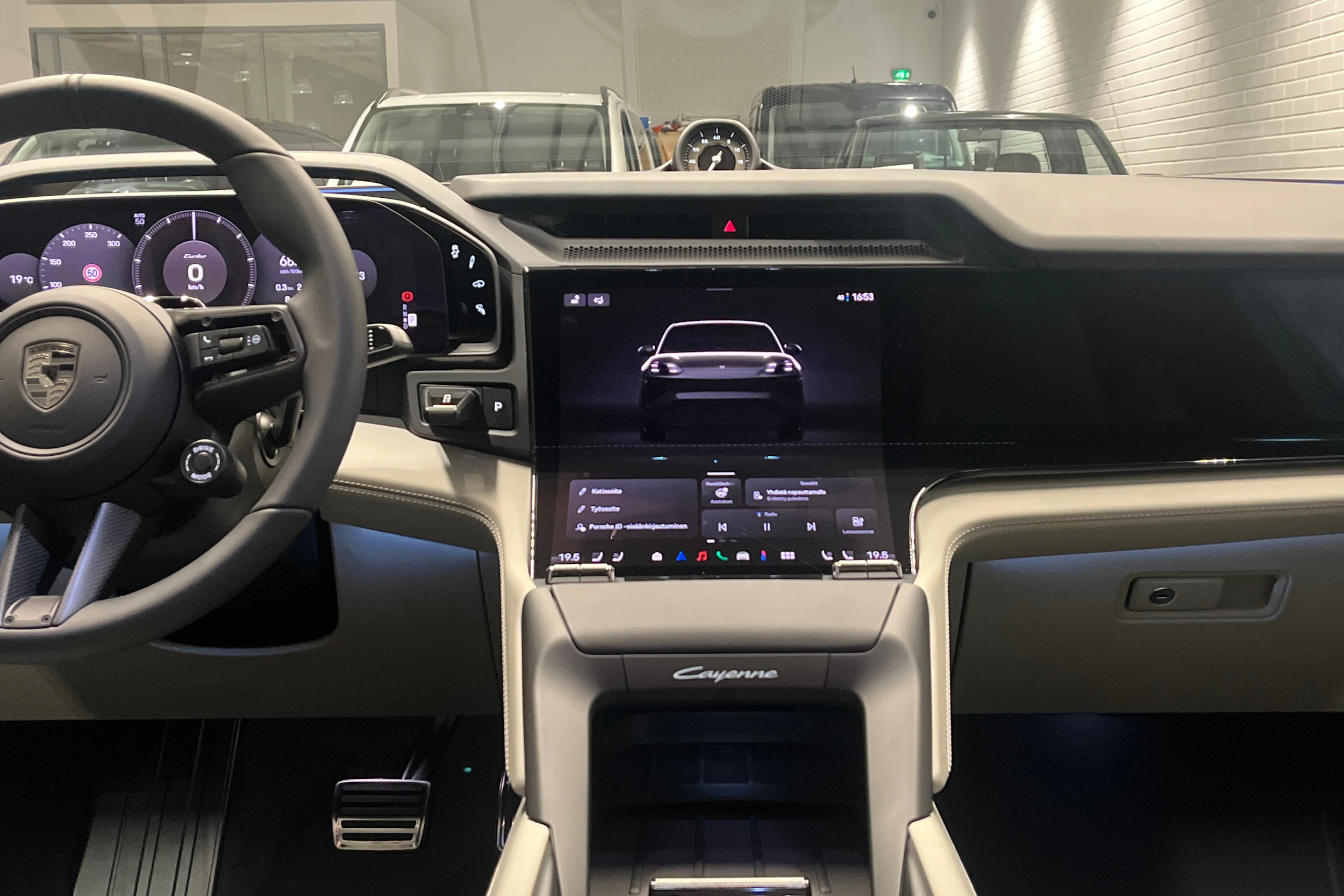 vihreä Porsche Cayenne 2026 kuva 10.