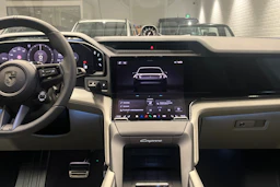 vihreä Porsche Cayenne 2026 kuva 10.