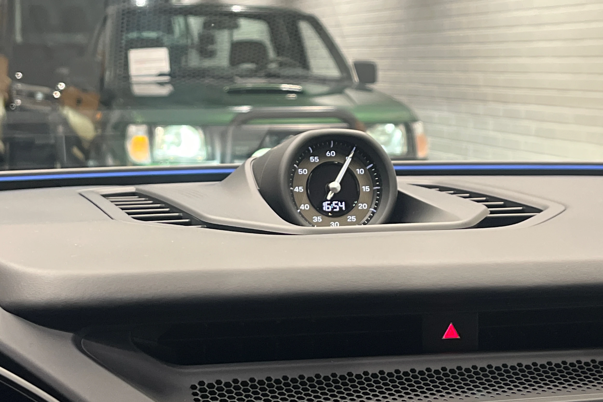 vihreä Porsche Cayenne 2026 kuva 12.