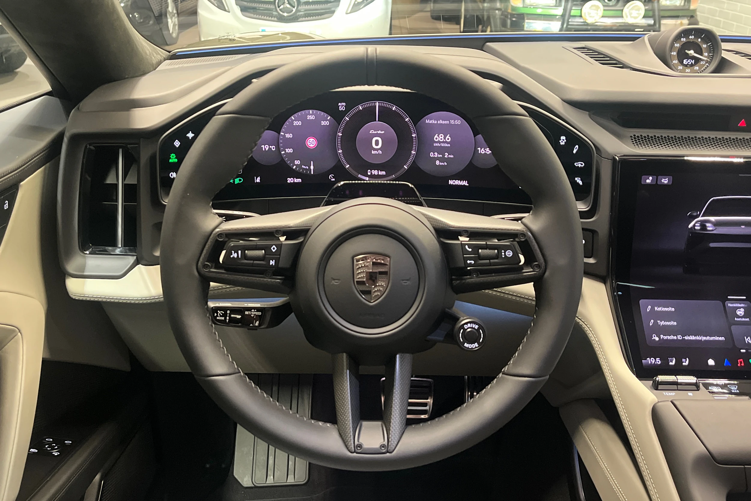vihreä Porsche Cayenne 2026 kuva 13.