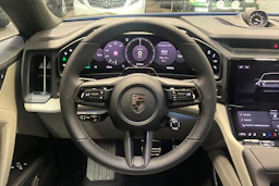 vihreä Porsche Cayenne 2026 kuva 13.
