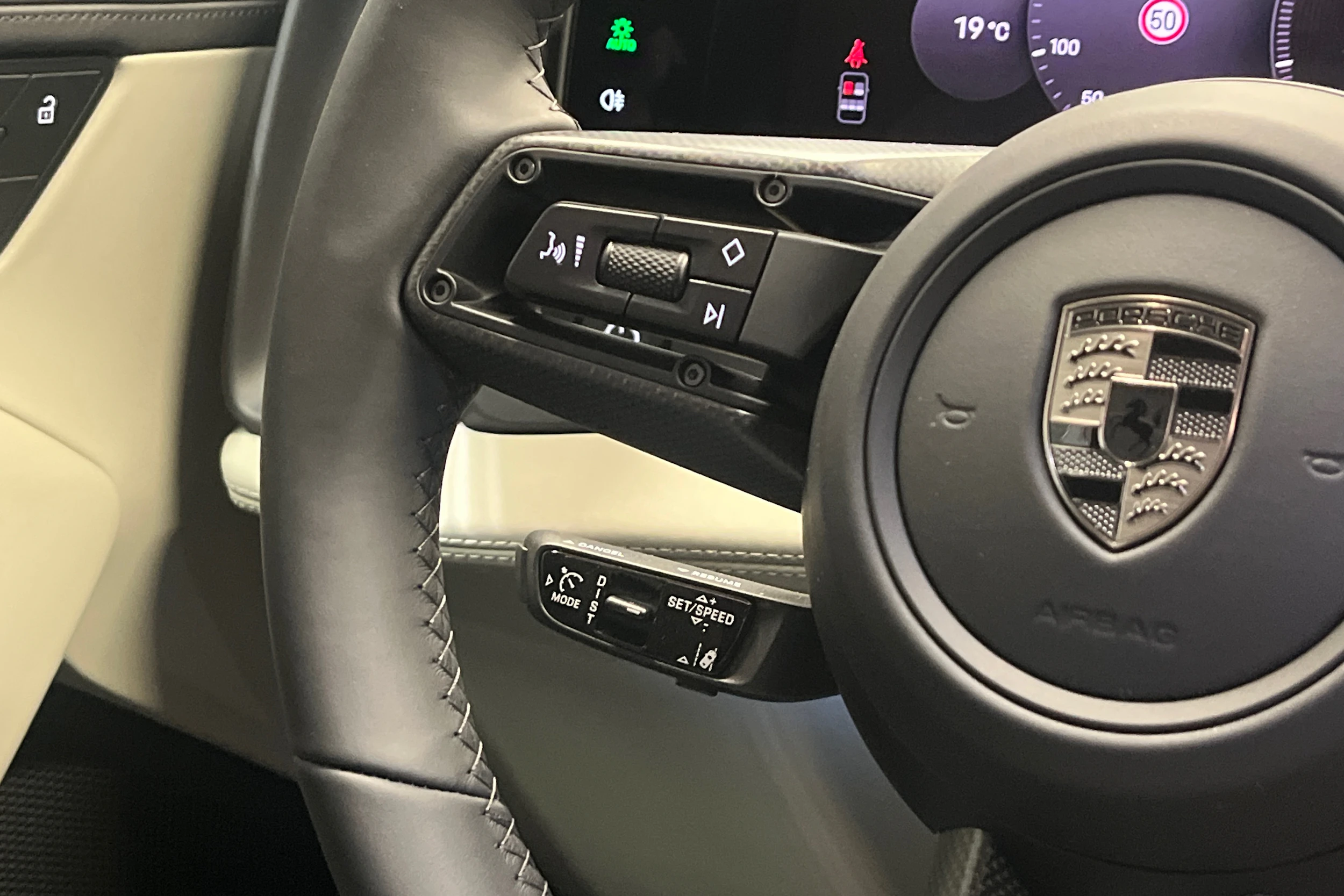 vihreä Porsche Cayenne 2026 kuva 14.