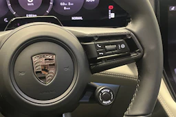 vihreä Porsche Cayenne 2026 kuva 15.