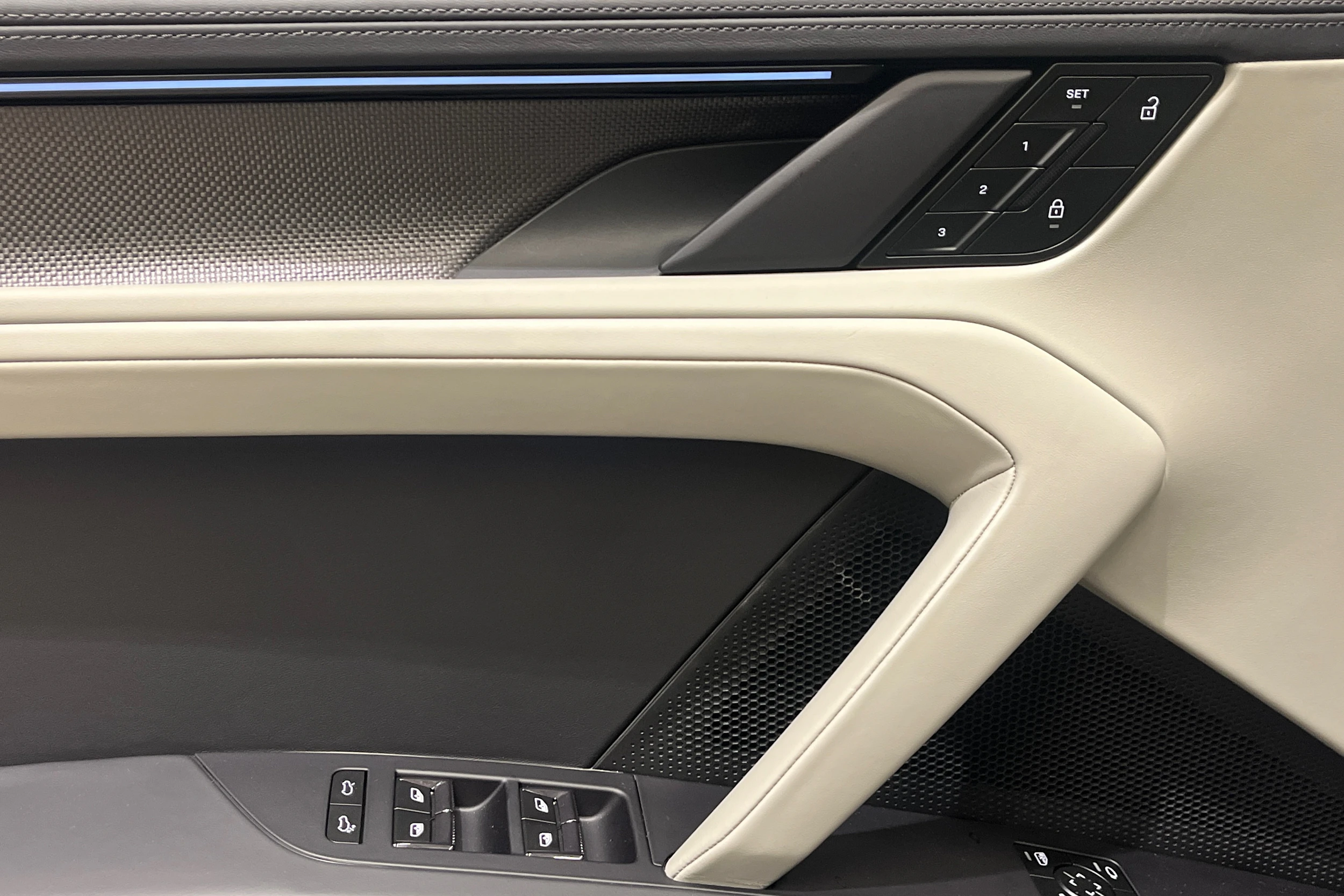 vihreä Porsche Cayenne 2026 kuva 16.