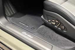 vihreä Porsche Cayenne 2026 kuva 18.