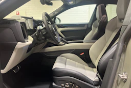 vihreä Porsche Cayenne 2026 kuva 19.