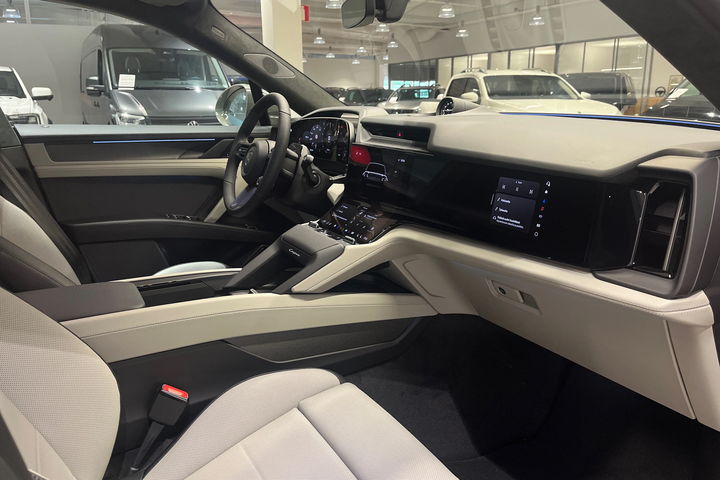 vihreä Porsche Cayenne 2026 kuva 21.