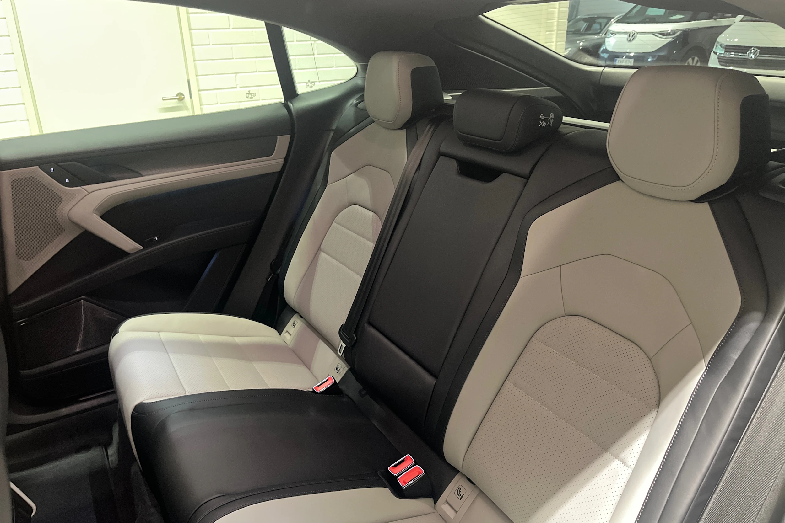 vihreä Porsche Cayenne 2026 kuva 22.