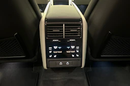 vihreä Porsche Cayenne 2026 kuva 24.