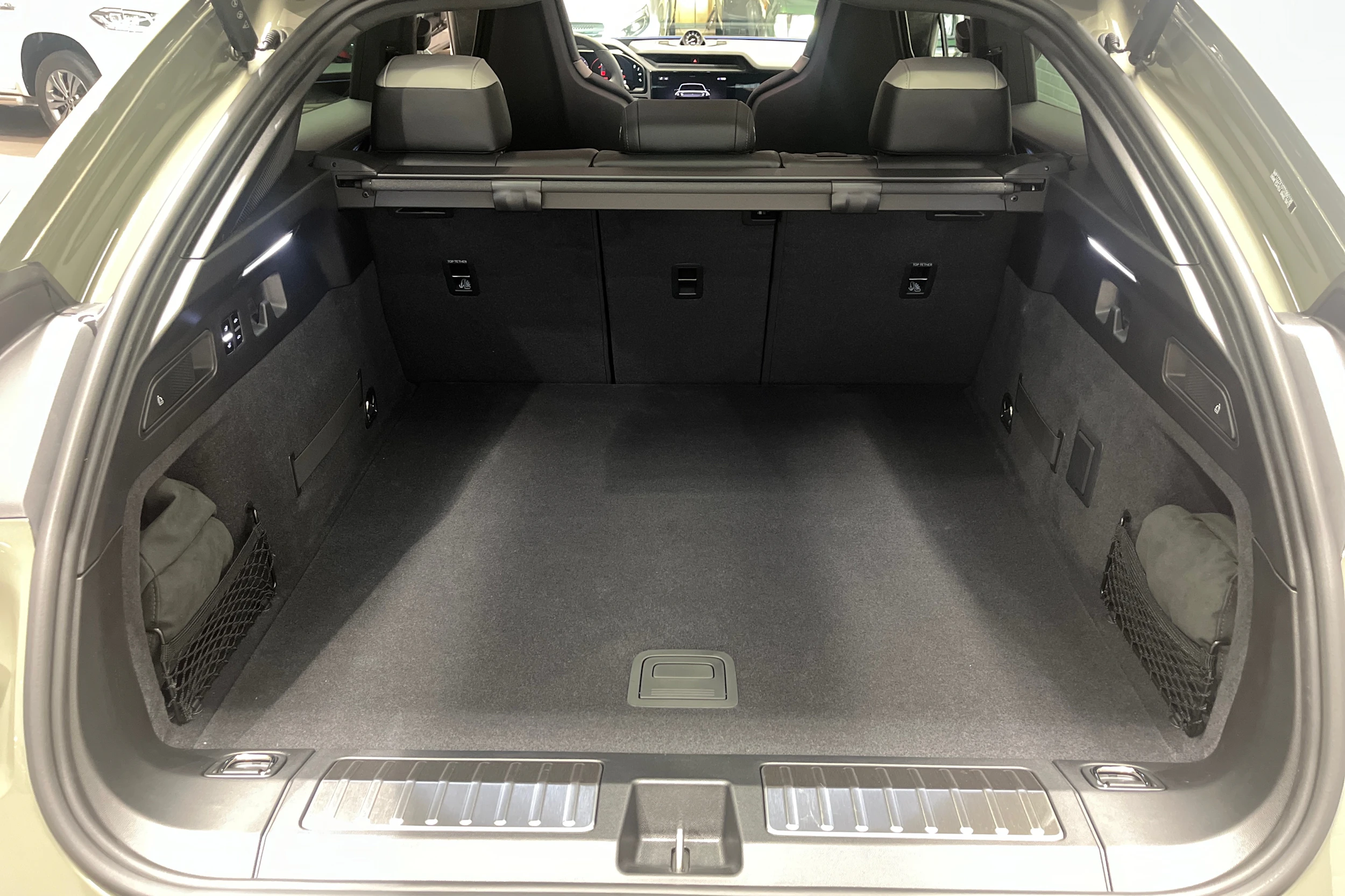 vihreä Porsche Cayenne 2026 kuva 26.