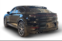musta Porsche Cayenne 2026 kuva 2.