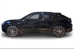 musta Porsche Cayenne 2026 kuva 5.