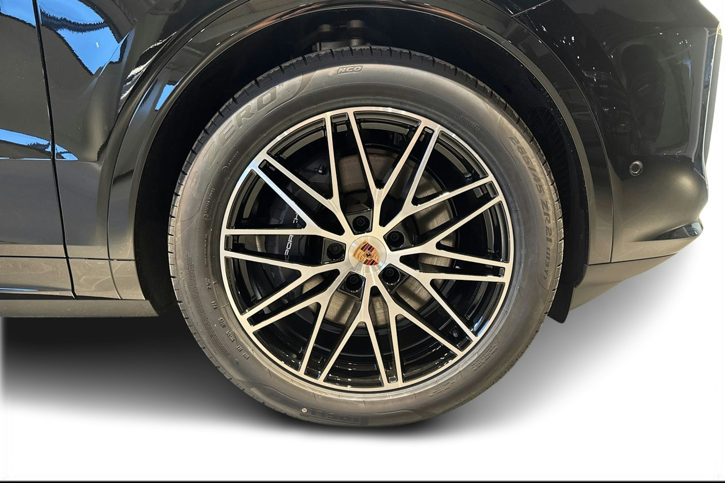 musta Porsche Cayenne 2026 kuva 9.