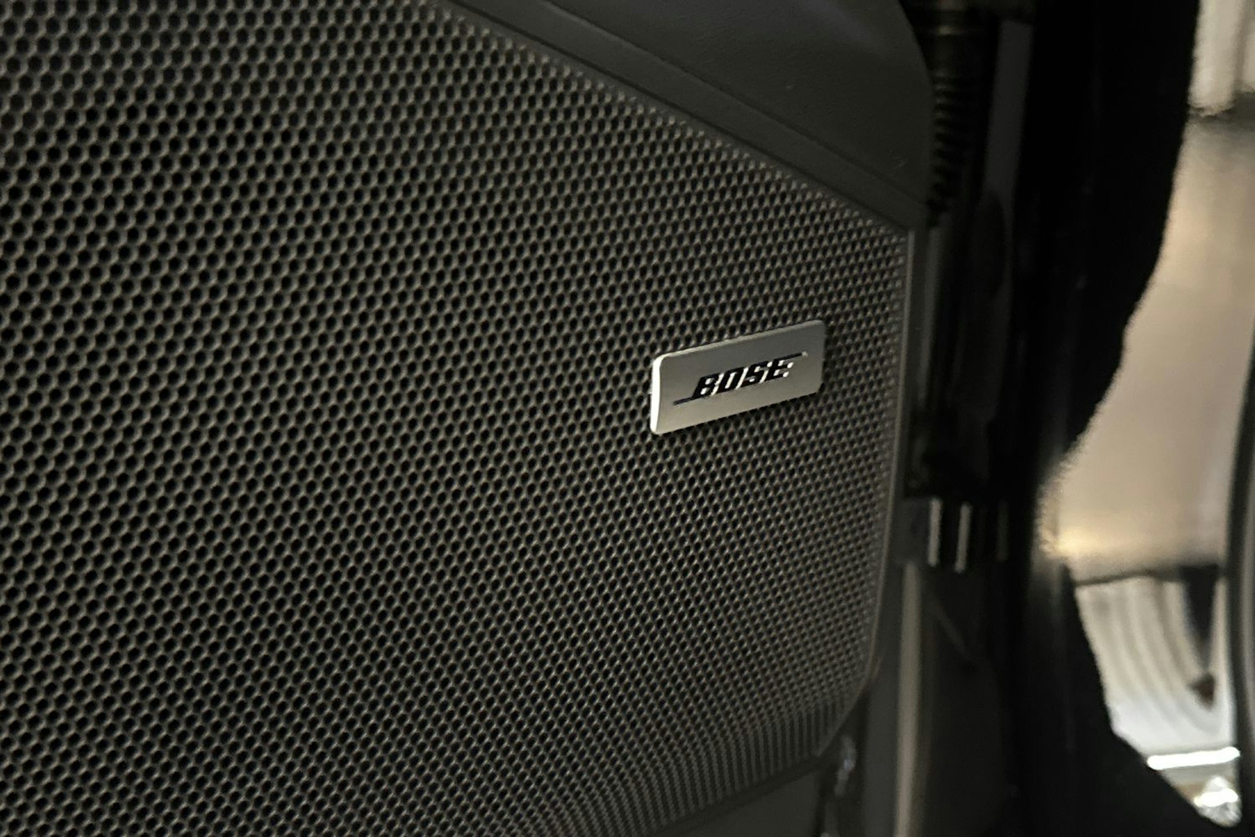 musta Porsche Cayenne 2026 kuva 11.