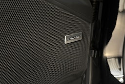 musta Porsche Cayenne 2026 kuva 11.