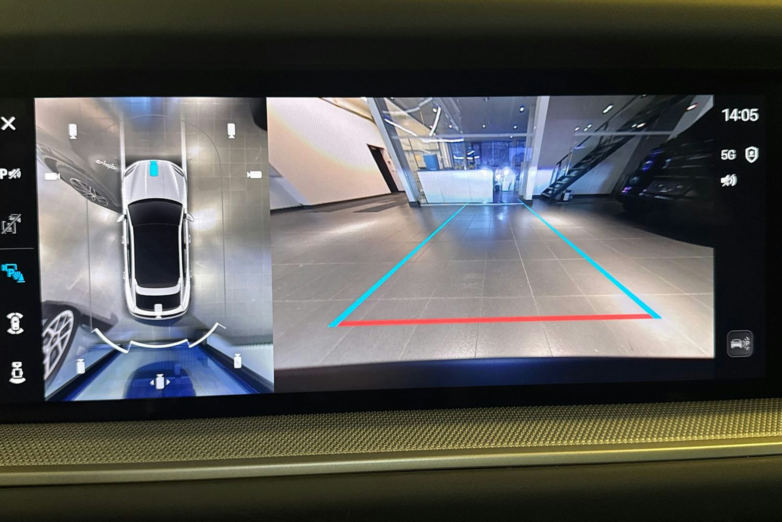 musta Porsche Cayenne 2026 kuva 14.