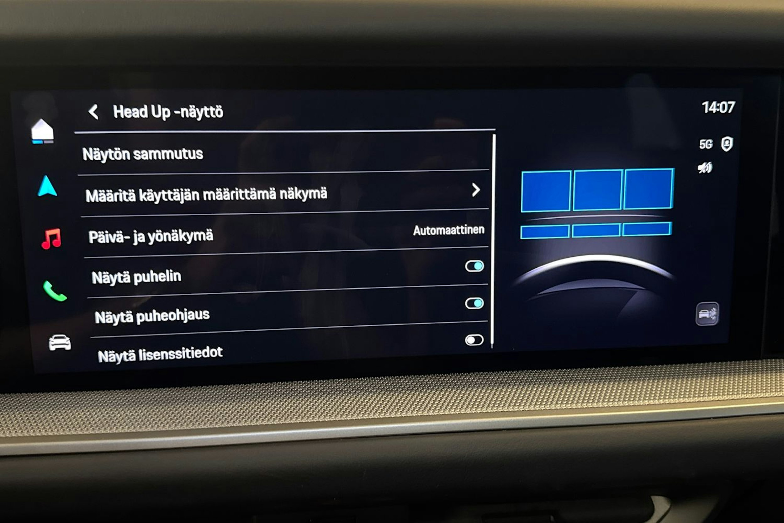 musta Porsche Cayenne 2026 kuva 16.