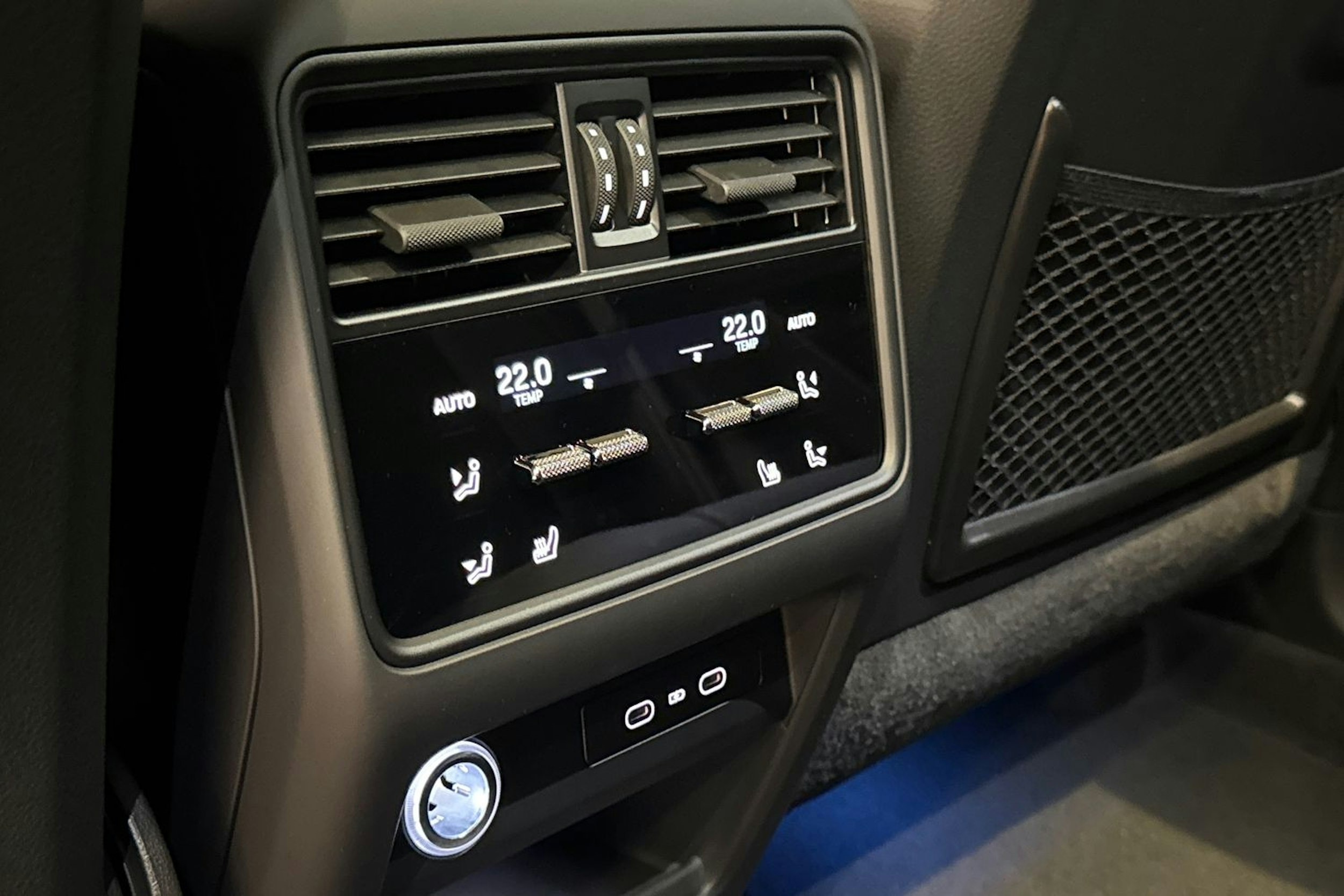 musta Porsche Cayenne 2026 kuva 17.