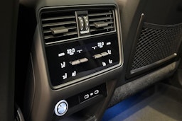 musta Porsche Cayenne 2026 kuva 17.