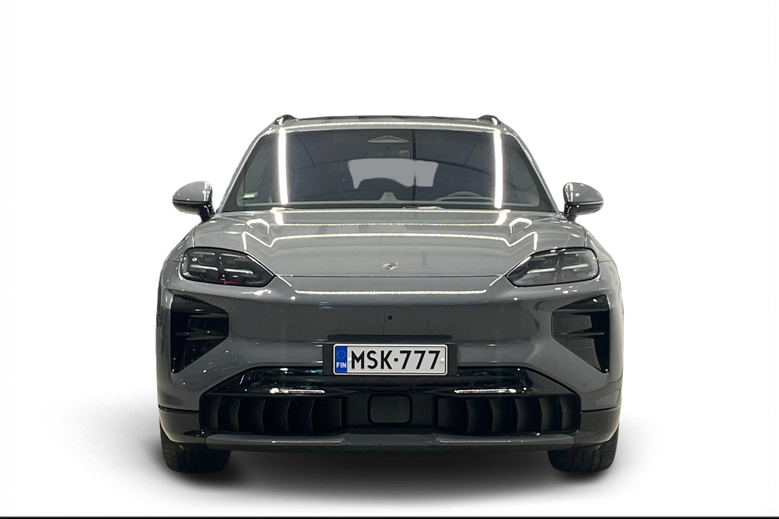 Harmaa Porsche Cayenne 2026 kuva 4.