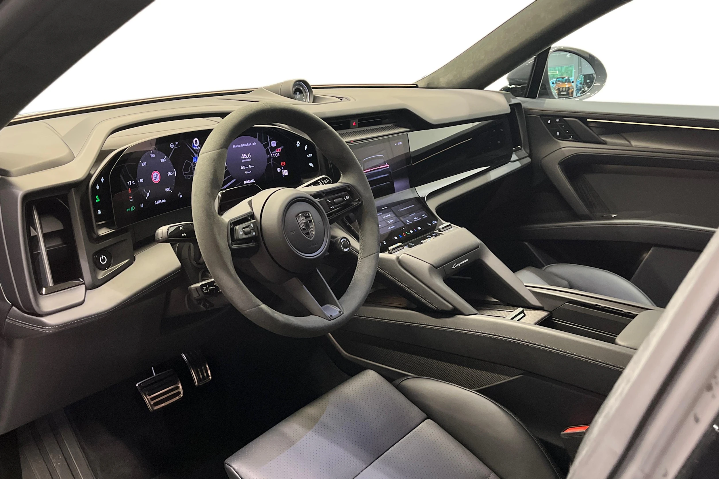 Harmaa Porsche Cayenne 2026 kuva 6.