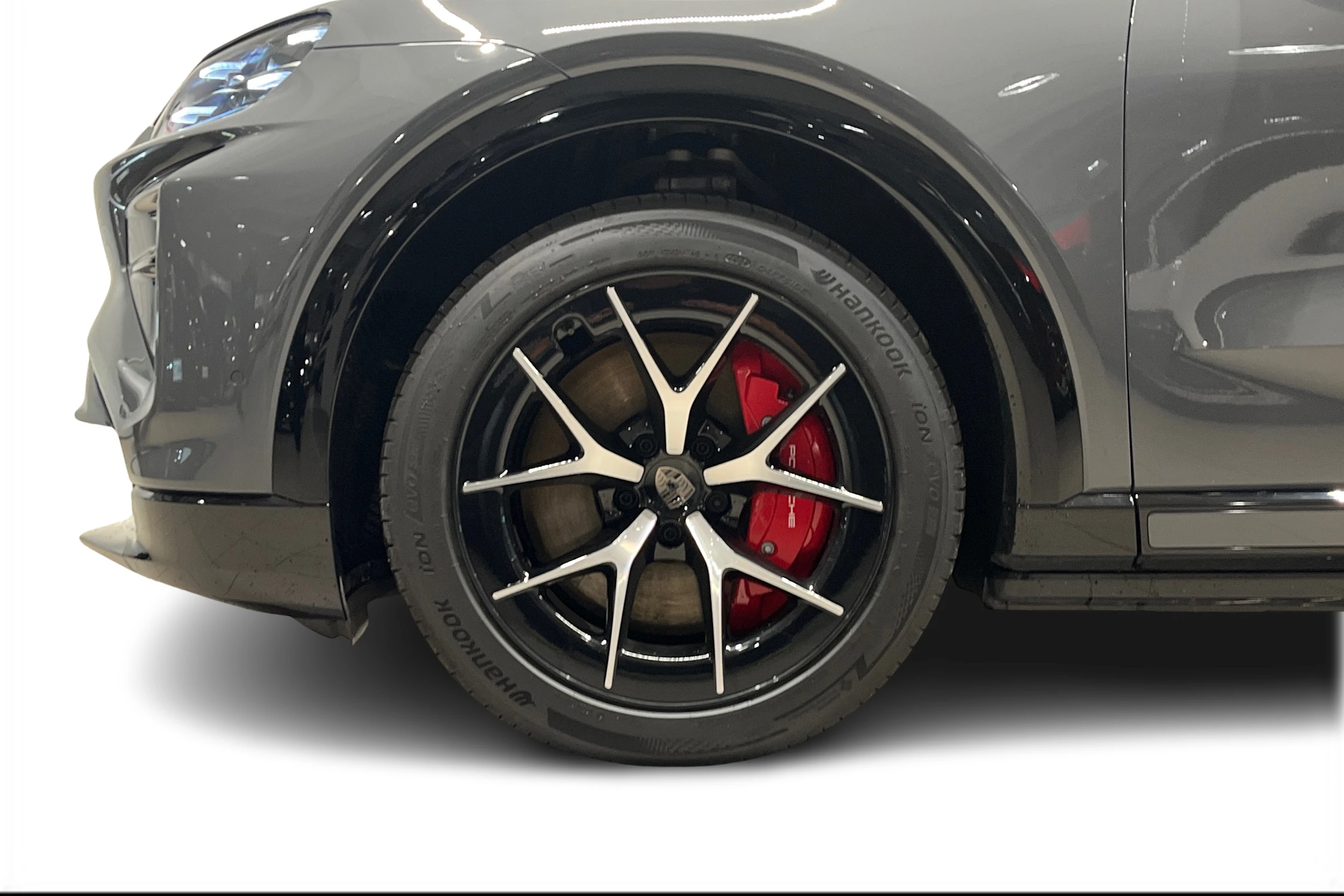 Harmaa Porsche Cayenne 2026 kuva 7.