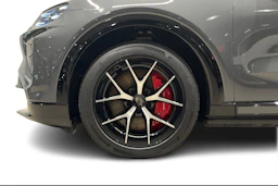 Harmaa Porsche Cayenne 2026 kuva 7.