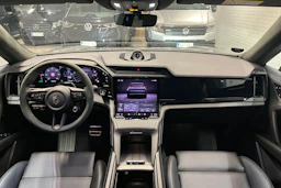 Harmaa Porsche Cayenne 2026 kuva 8.