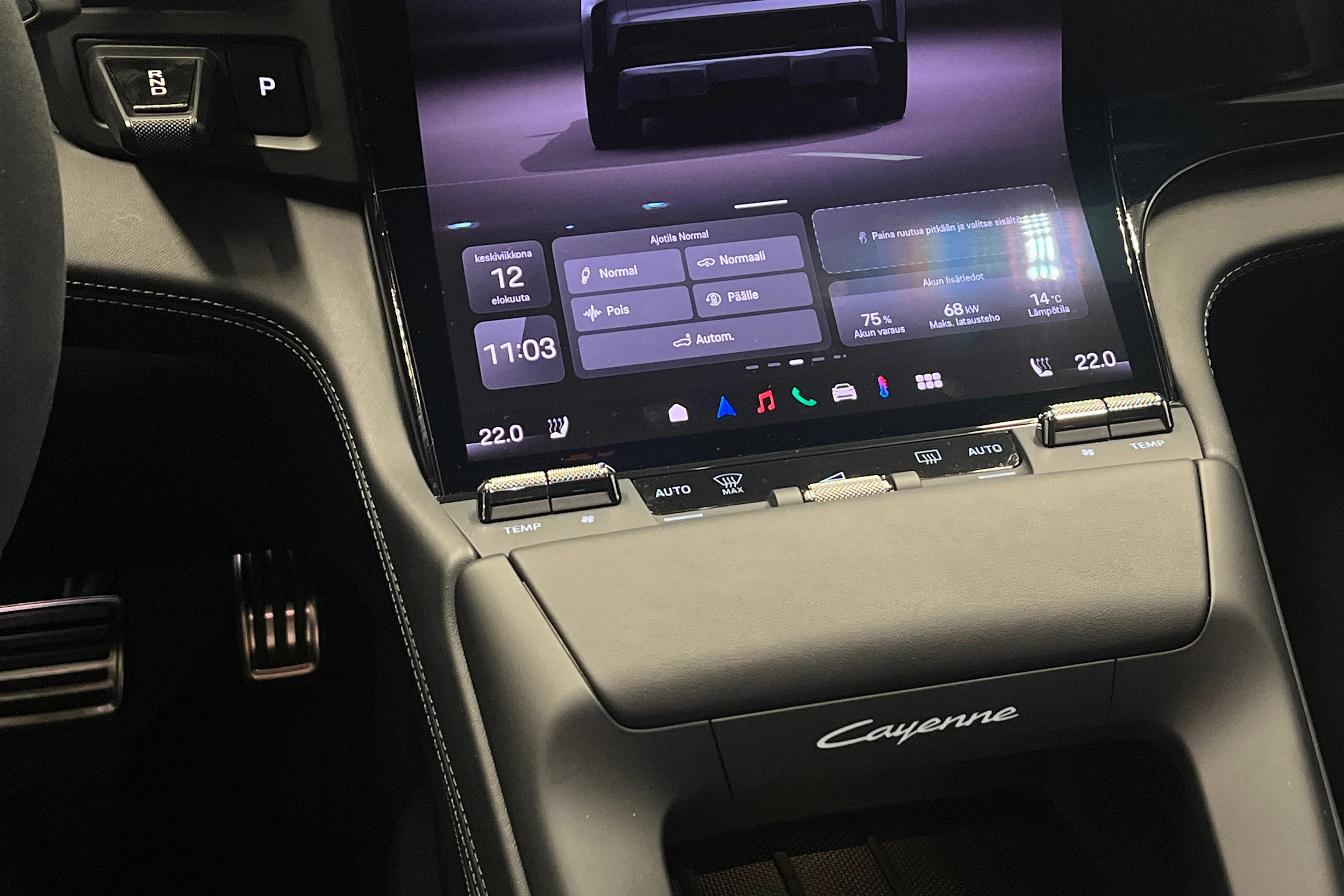 Harmaa Porsche Cayenne 2026 kuva 10.