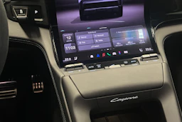 Harmaa Porsche Cayenne 2026 kuva 10.