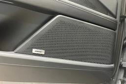 Harmaa Porsche Cayenne 2026 kuva 17.