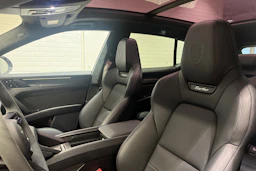 Harmaa Porsche Cayenne 2026 kuva 20.