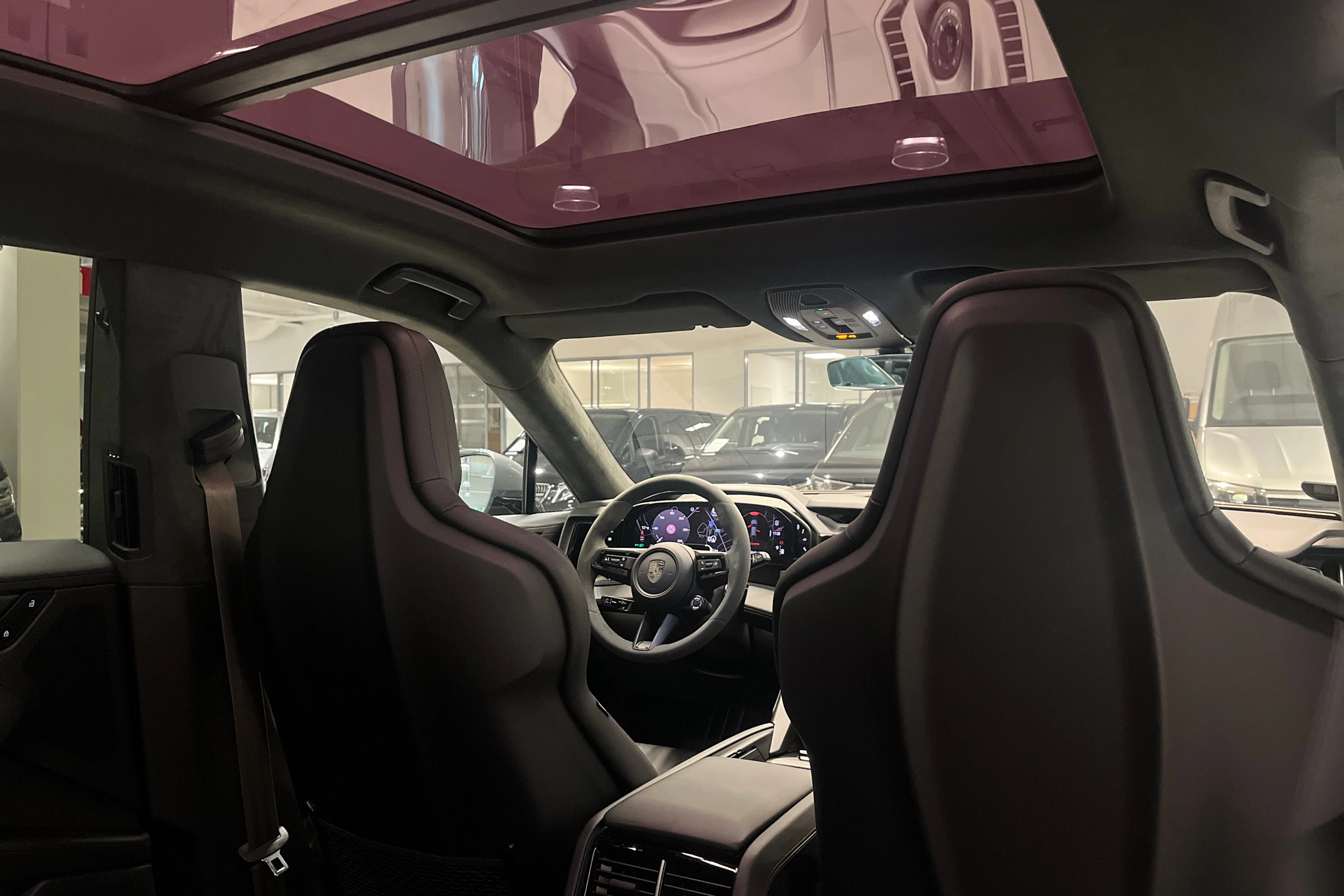 Harmaa Porsche Cayenne 2026 kuva 22.